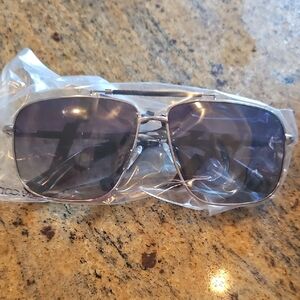 Stylish Silver Aviator Sunglasses